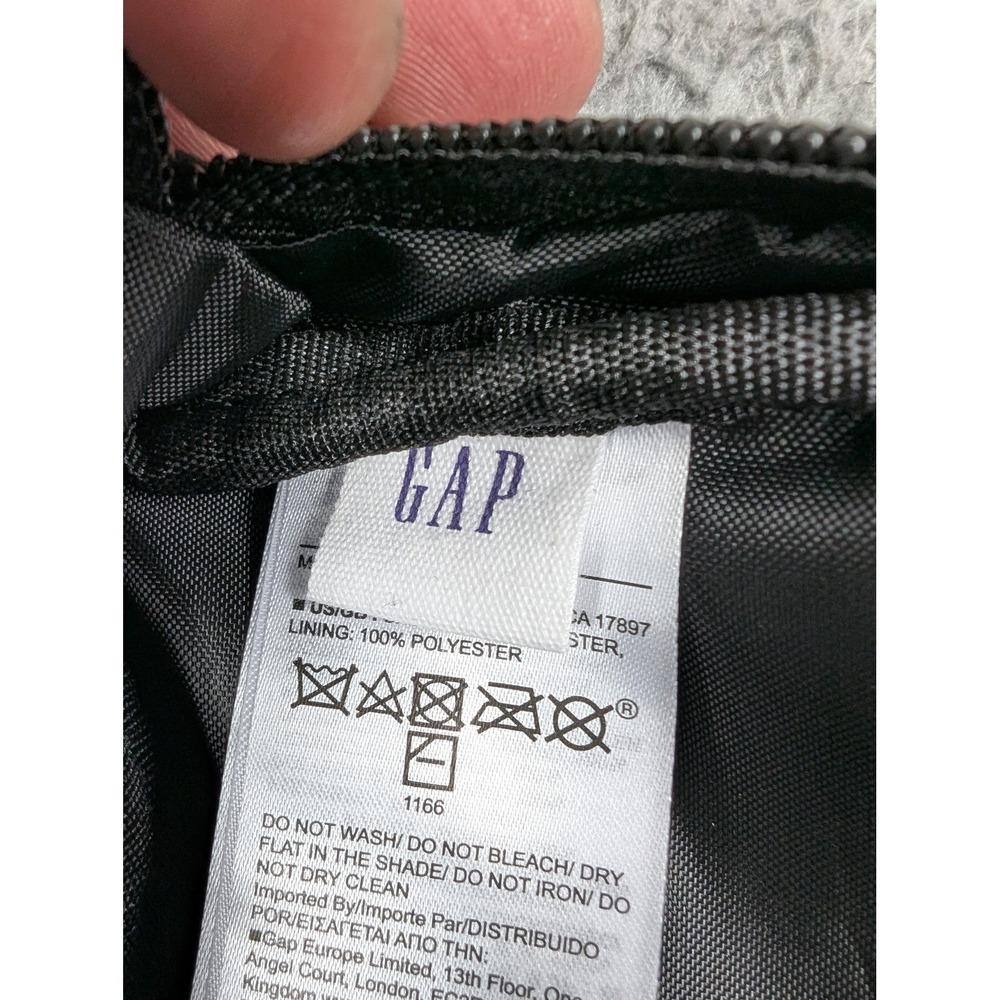 GAP Crossbody Belt Bag Womens Small Black Adjustable Strap Zip Fanny Pack Travel - Picture 7 of 9